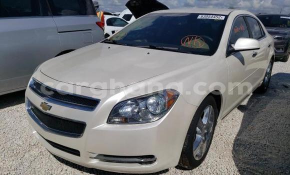 Ra Àlòkù Chevrolet Malibu funfun Ọkọ̀ in Accra ni Greater Accra Ra Àlòkù Chevrolet Malibu funfun Ọkọ̀ in Accra ni Greater Accra