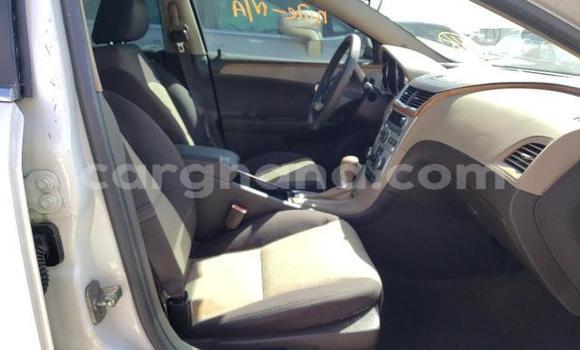 Ra Àlòkù Chevrolet Malibu funfun Ọkọ̀ in Accra ni Greater Accra Ra Àlòkù Chevrolet Malibu funfun Ọkọ̀ in Accra ni Greater Accra