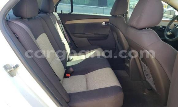 Ra Àlòkù Chevrolet Malibu funfun Ọkọ̀ in Accra ni Greater Accra Ra Àlòkù Chevrolet Malibu funfun Ọkọ̀ in Accra ni Greater Accra