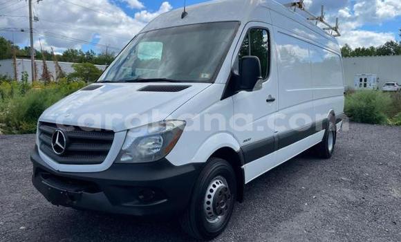 Ra Àlòkù Mercedes‒Benz S–Class funfun Ọkọ̀ in Accra ni Greater Accra Ra Àlòkù Mercedes‒Benz S–Class funfun Ọkọ̀ in Accra ni Greater Accra