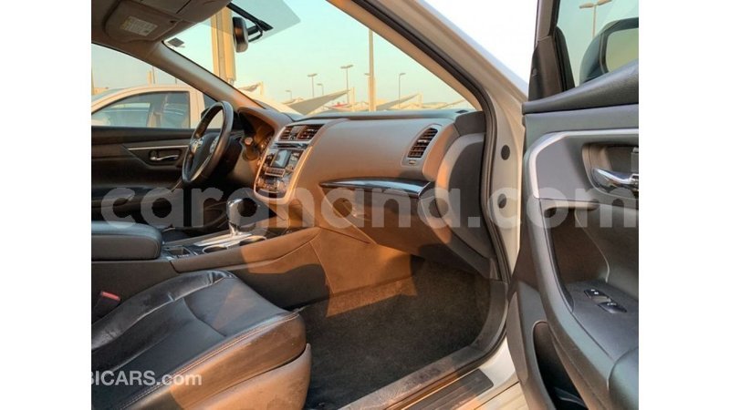 Big with watermark nissan altima ashanti import dubai 51198