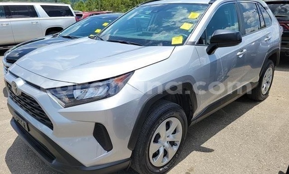 Sayi Na hannu Toyota RAV4 Azurfa Mota in Accra a Greater Accra