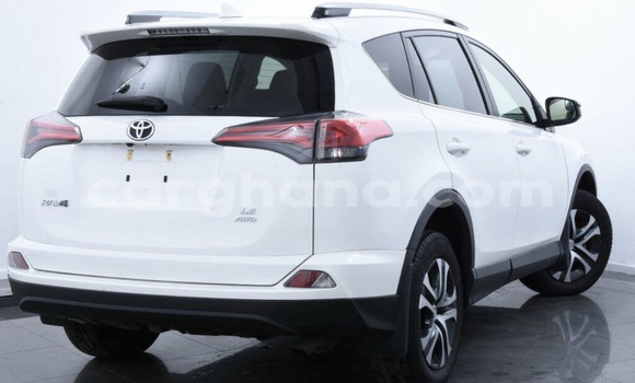 Sayi Na hannu Toyota RAV4 White Mota in Accra a Greater Accra Sayi Na hannu Toyota RAV4 White Mota in Accra a Greater Accra