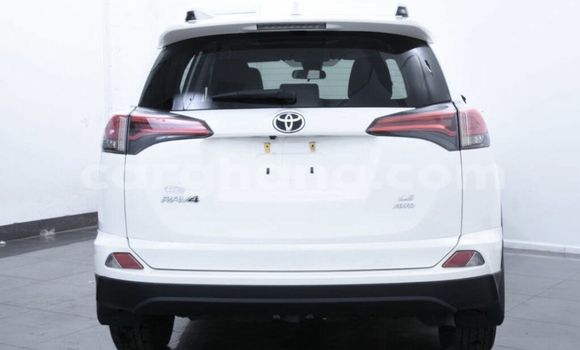 Sayi Na hannu Toyota RAV4 White Mota in Accra a Greater Accra Sayi Na hannu Toyota RAV4 White Mota in Accra a Greater Accra