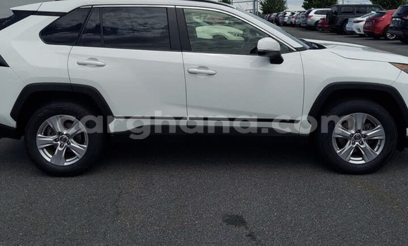 Buy Used Toyota RAV4 White Car in Accra in Greater Accra Buy Used Toyota RAV4 White Car in Accra in Greater Accra