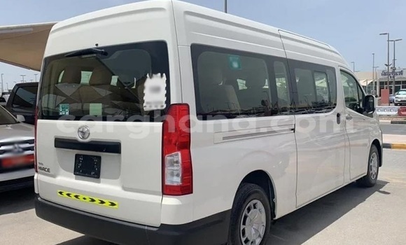 Ra Àlòkù Toyota Hiace funfun Ọkọ̀ in Accra ni Greater Accra Ra Àlòkù Toyota Hiace funfun Ọkọ̀ in Accra ni Greater Accra