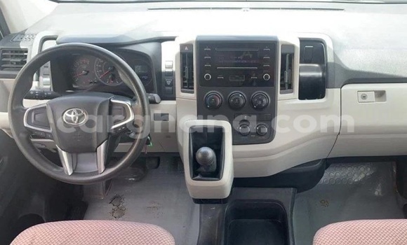 Ra Àlòkù Toyota Hiace funfun Ọkọ̀ in Accra ni Greater Accra Ra Àlòkù Toyota Hiace funfun Ọkọ̀ in Accra ni Greater Accra