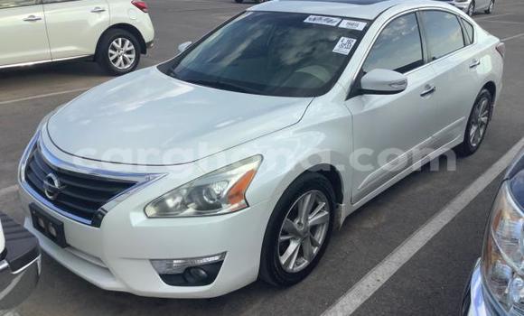 Buy Used Nissan Altima White Car in Accra in Greater Accra