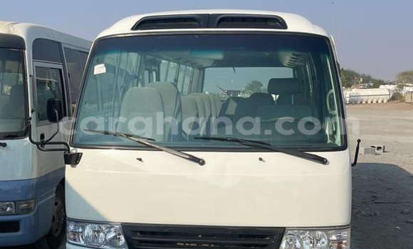 Ra Àlòkù Toyota Coaster funfun Ọkọ̀ in Accra ni Greater Accra Ra Àlòkù Toyota Coaster funfun Ọkọ̀ in Accra ni Greater Accra