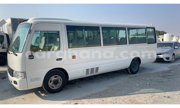 Ra Àlòkù Toyota Coaster funfun Ọkọ̀ in Accra ni Greater Accra Ra Àlòkù Toyota Coaster funfun Ọkọ̀ in Accra ni Greater Accra