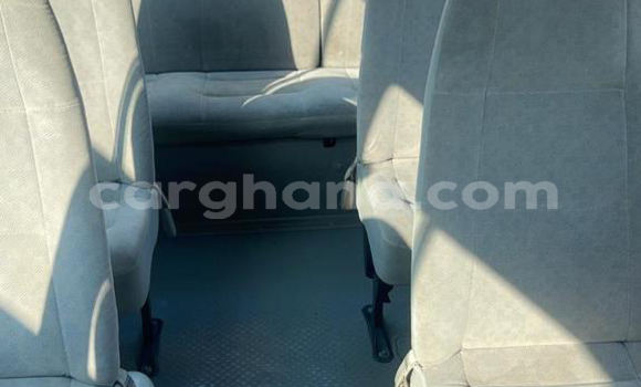 Ra Àlòkù Toyota Coaster funfun Ọkọ̀ in Accra ni Greater Accra Ra Àlòkù Toyota Coaster funfun Ọkọ̀ in Accra ni Greater Accra