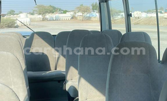 Ra Àlòkù Toyota Coaster funfun Ọkọ̀ in Accra ni Greater Accra Ra Àlòkù Toyota Coaster funfun Ọkọ̀ in Accra ni Greater Accra