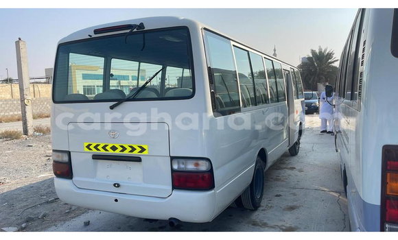 Ra Àlòkù Toyota Coaster funfun Ọkọ̀ in Accra ni Greater Accra Ra Àlòkù Toyota Coaster funfun Ọkọ̀ in Accra ni Greater Accra