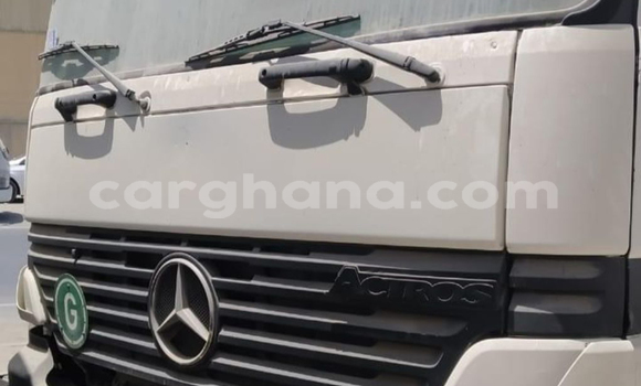 Sayi Na hannu Mercedes‒Benz Truck White Babbar mota in Accra a Greater Accra Sayi Na hannu Mercedes‒Benz Truck White Babbar mota in Accra a Greater Accra