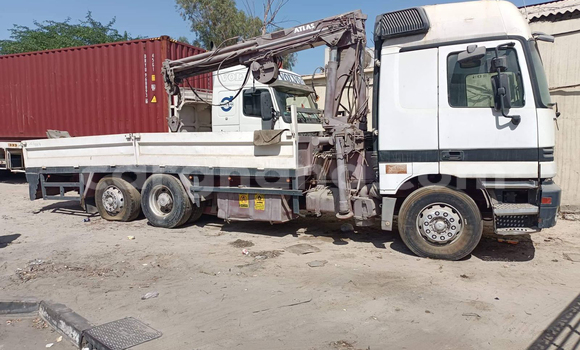 Sayi Na hannu Mercedes‒Benz Truck White Babbar mota in Accra a Greater Accra Sayi Na hannu Mercedes‒Benz Truck White Babbar mota in Accra a Greater Accra