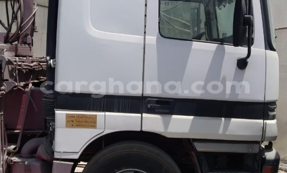 Sayi Na hannu Mercedes‒Benz Truck White Babbar mota in Accra a Greater Accra Sayi Na hannu Mercedes‒Benz Truck White Babbar mota in Accra a Greater Accra