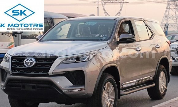 Ra Imported Toyota Fortuner Brown Ọkọ̀ in Import - Dubai ni Ashanti