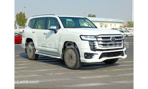 Buy Import Toyota Land Cruiser White Car in Import - Dubai in Ashanti Buy Import Toyota Land Cruiser White Car in Import - Dubai in Ashanti