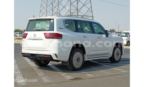 Buy Import Toyota Land Cruiser White Car in Import - Dubai in Ashanti Buy Import Toyota Land Cruiser White Car in Import - Dubai in Ashanti