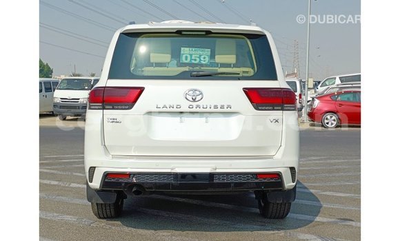 Buy Import Toyota Land Cruiser White Car in Import - Dubai in Ashanti Buy Import Toyota Land Cruiser White Car in Import - Dubai in Ashanti