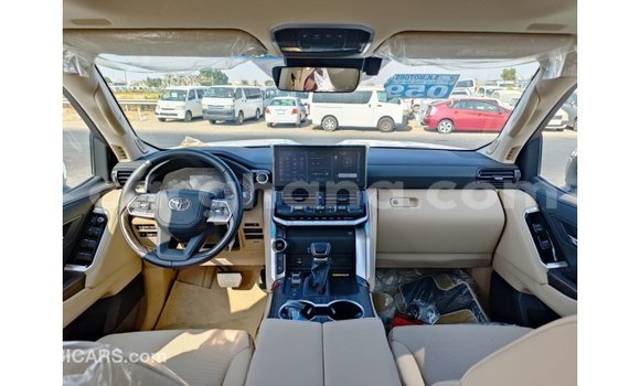 Buy Import Toyota Land Cruiser White Car in Import - Dubai in Ashanti Buy Import Toyota Land Cruiser White Car in Import - Dubai in Ashanti