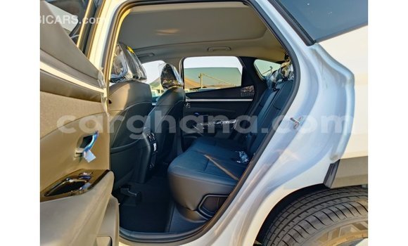 Buy Import Hyundai Tucson White Car in Import - Dubai in Ashanti Buy Import Hyundai Tucson White Car in Import - Dubai in Ashanti