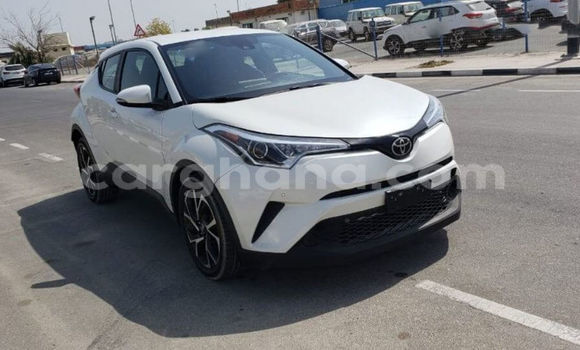 Ra Àlòkù Toyota C-HR funfun Ọkọ̀ in Accra ni Greater Accra