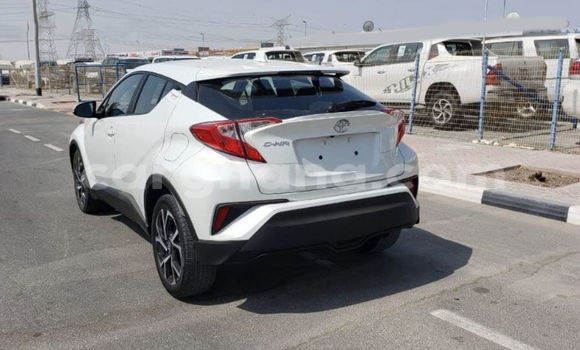 Sayi Na hannu Toyota C-HR White Mota in Accra a Greater Accra Sayi Na hannu Toyota C-HR White Mota in Accra a Greater Accra