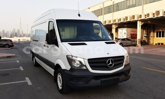 Ra Àlòkù Toyota Sprinter funfun Ọkọ̀ in Accra ni Greater Accra