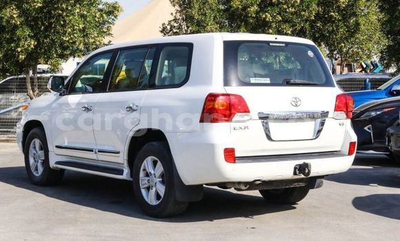 Sayi Na hannu Toyota Land Cruiser White Mota in Accra a Greater Accra Sayi Na hannu Toyota Land Cruiser White Mota in Accra a Greater Accra