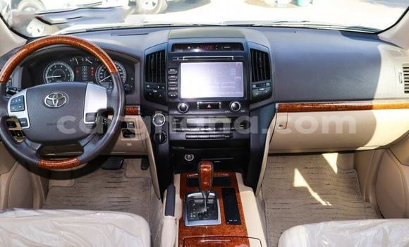 Sayi Na hannu Toyota Land Cruiser White Mota in Accra a Greater Accra Sayi Na hannu Toyota Land Cruiser White Mota in Accra a Greater Accra