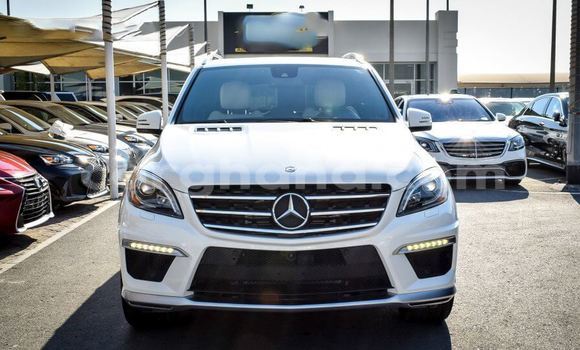 Ra Àlòkù Mercedes‒Benz ML–Class funfun Ọkọ̀ in Accra ni Greater Accra