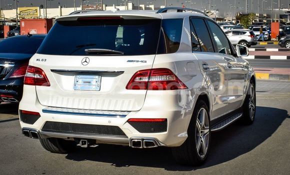 Sayi Na hannu Mercedes‒Benz ML–Class White Mota in Accra a Greater Accra Sayi Na hannu Mercedes‒Benz ML–Class White Mota in Accra a Greater Accra
