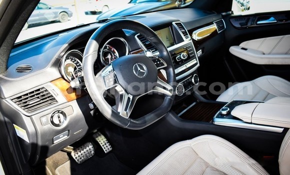 Sayi Na hannu Mercedes‒Benz ML–Class White Mota in Accra a Greater Accra Sayi Na hannu Mercedes‒Benz ML–Class White Mota in Accra a Greater Accra