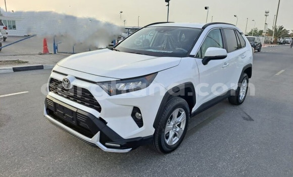 Sayi Na hannu Toyota RAV4 White Mota in Accra a Greater Accra Sayi Na hannu Toyota RAV4 White Mota in Accra a Greater Accra
