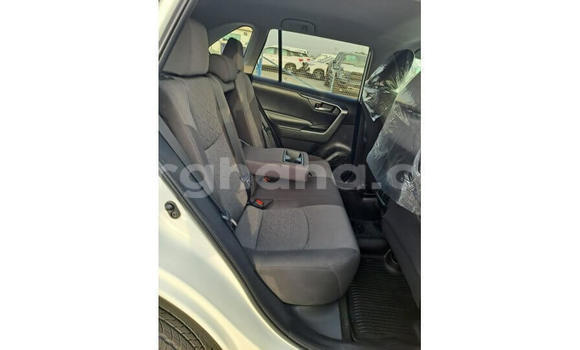 Ra Àlòkù Toyota RAV4 funfun Ọkọ̀ in Accra ni Greater Accra Ra Àlòkù Toyota RAV4 funfun Ọkọ̀ in Accra ni Greater Accra