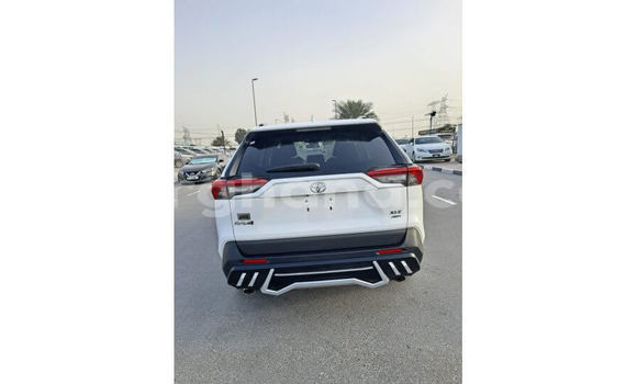 Ra Àlòkù Toyota RAV4 funfun Ọkọ̀ in Accra ni Greater Accra Ra Àlòkù Toyota RAV4 funfun Ọkọ̀ in Accra ni Greater Accra