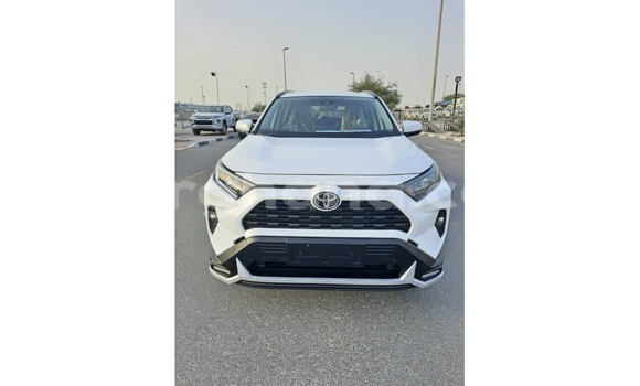 Ra Àlòkù Toyota RAV4 funfun Ọkọ̀ in Accra ni Greater Accra Ra Àlòkù Toyota RAV4 funfun Ọkọ̀ in Accra ni Greater Accra