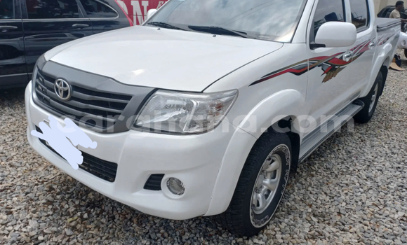 Ra Àlòkù Toyota Hilux funfun Ọkọ̀ in Accra ni Greater Accra Ra Àlòkù Toyota Hilux funfun Ọkọ̀ in Accra ni Greater Accra