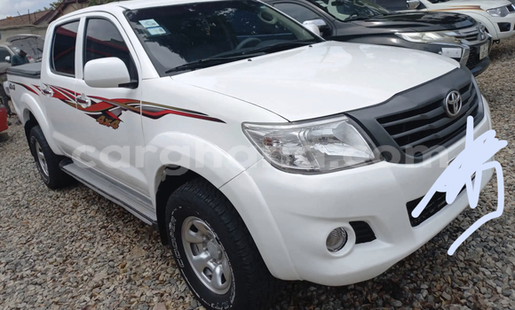 Sayi Na hannu Toyota Hilux White Mota in Accra a Greater Accra Sayi Na hannu Toyota Hilux White Mota in Accra a Greater Accra