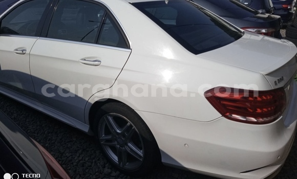 Sayi Na hannu Mercedes‒Benz E–Class White Mota in Accra a Greater Accra Sayi Na hannu Mercedes‒Benz E–Class White Mota in Accra a Greater Accra