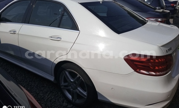 Sayi Na hannu Mercedes‒Benz E–Class White Mota in Accra a Greater Accra Sayi Na hannu Mercedes‒Benz E–Class White Mota in Accra a Greater Accra