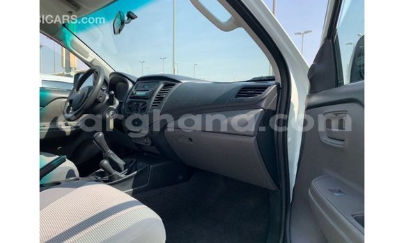 Sayi Imported Mitsubishi L200 White Mota in Import - Dubai a Ashanti Sayi Imported Mitsubishi L200 White Mota in Import - Dubai a Ashanti