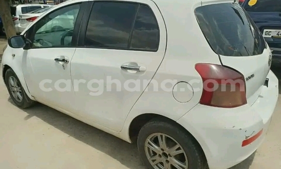 Sayi Na hannu Toyota Yaris White Mota in Sekondi–Takoradi Metropolitan a Yamma Sayi Na hannu Toyota Yaris White Mota in Sekondi–Takoradi Metropolitan a Yamma
