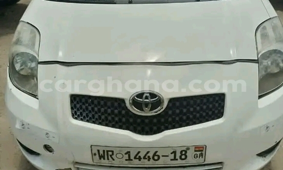 Sayi Na hannu Toyota Yaris White Mota in Sekondi–Takoradi Metropolitan a Yamma Sayi Na hannu Toyota Yaris White Mota in Sekondi–Takoradi Metropolitan a Yamma