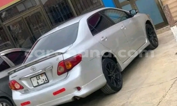 Sayi Na hannu Toyota Corolla Azurfa Mota in Accra a Greater Accra