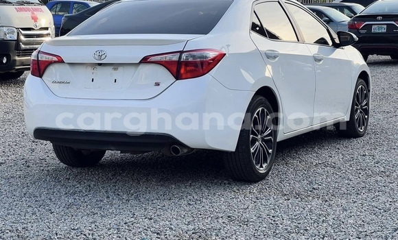 Sayi Na hannu Toyota Corolla White Mota in Accra a Greater Accra Sayi Na hannu Toyota Corolla White Mota in Accra a Greater Accra