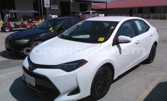 Ra Àlòkù Toyota Corolla funfun Ọkọ̀ in Accra ni Greater Accra