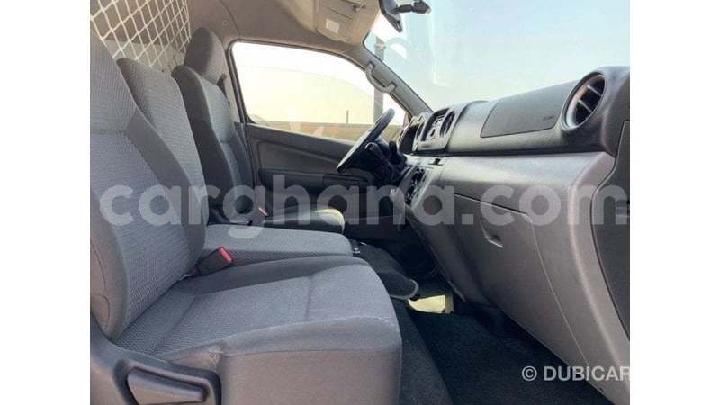 Big with watermark nissan urvan ashanti import dubai 51431