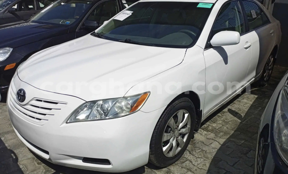 Sayi Na hannu Toyota Camry White Mota in Accra a Greater Accra Sayi Na hannu Toyota Camry White Mota in Accra a Greater Accra